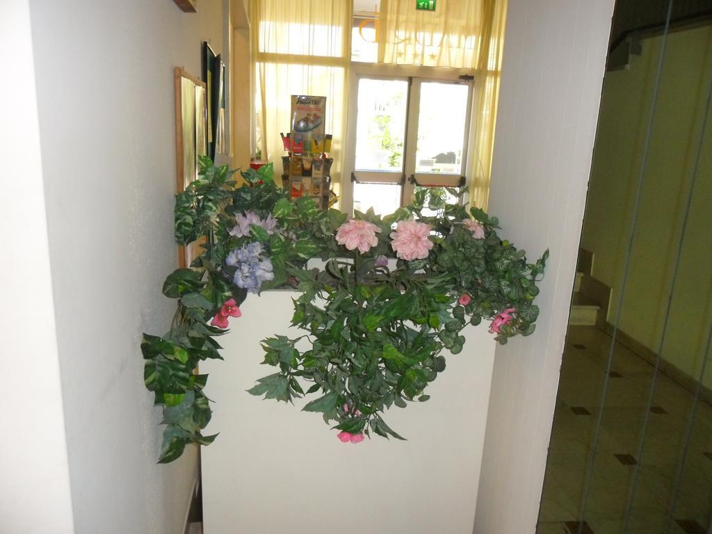 Hotel Madrid Rimini Oda fotoğraf