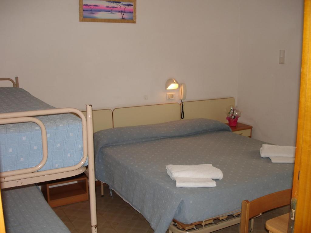 Hotel Madrid Rimini Oda fotoğraf